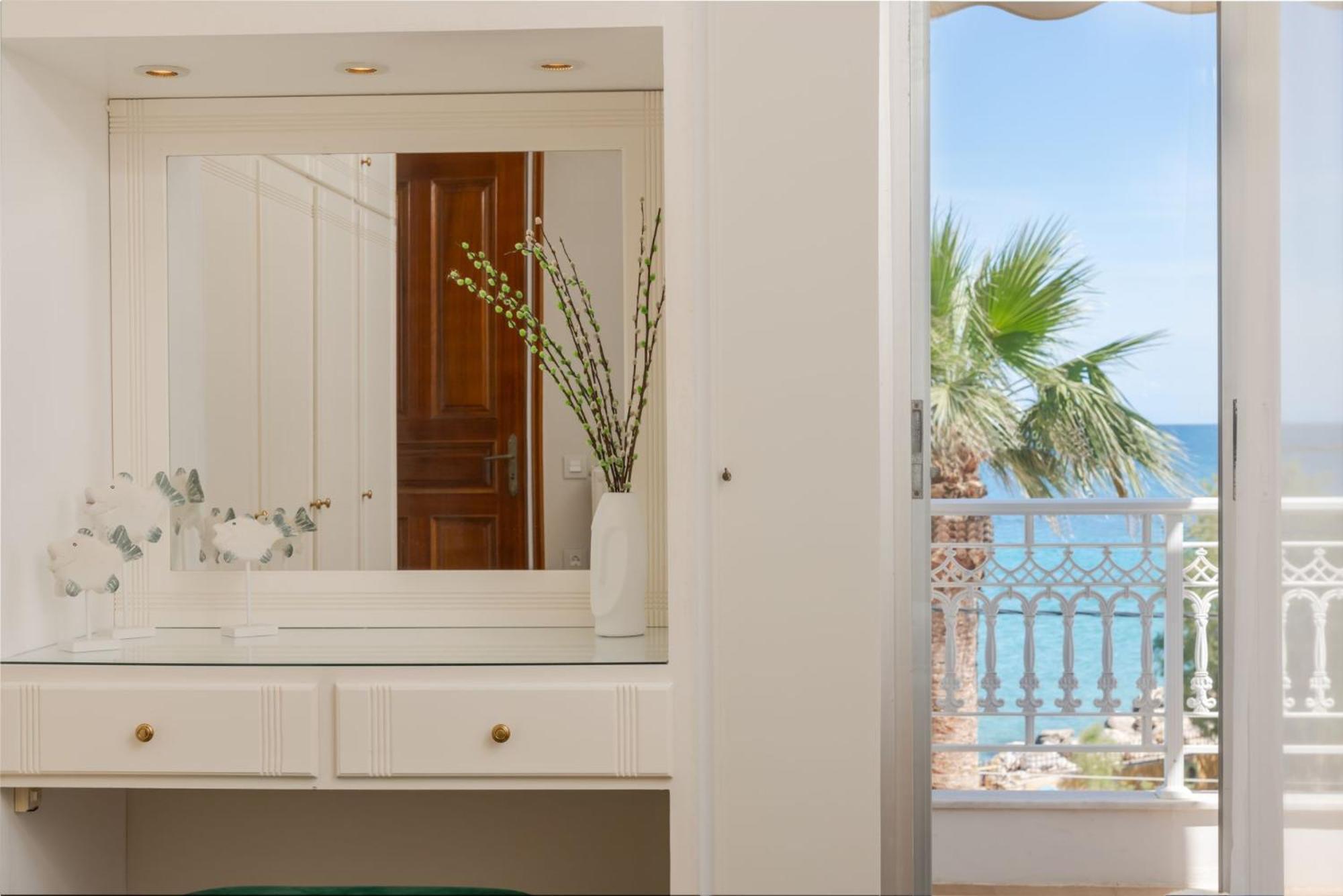 Mare Nostrum Seafront Apartment, By Zantewize Zakynthos Town