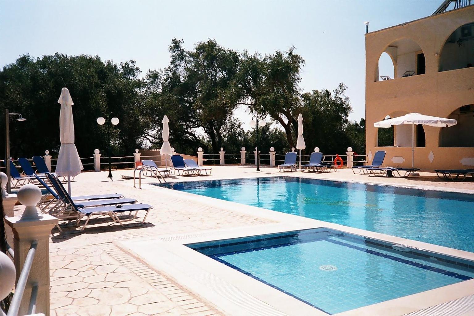 Prasoudopetra Aparthotel *