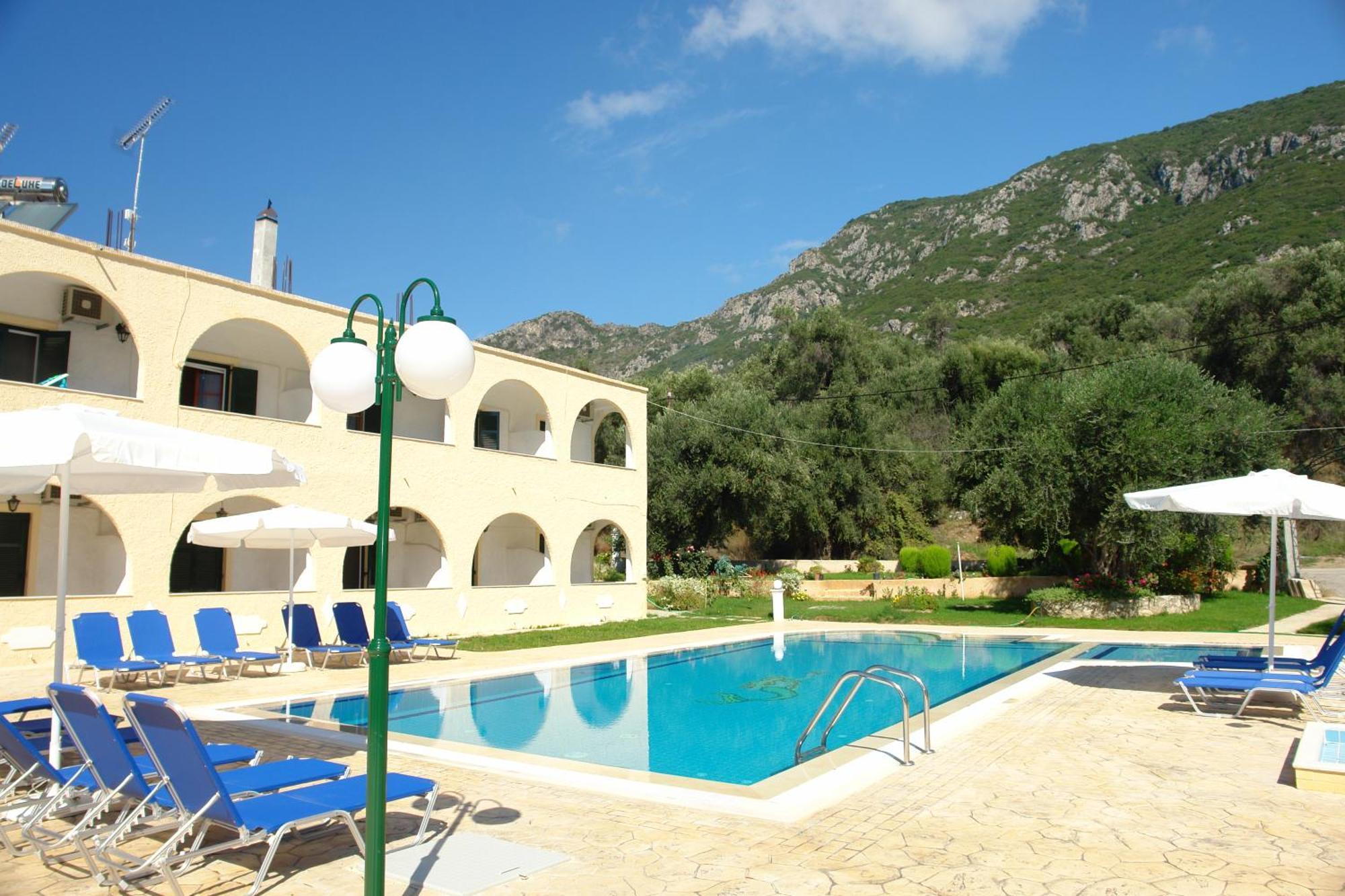 Aparthotel Prasoudopetra Agios Matthaios (Corfu)