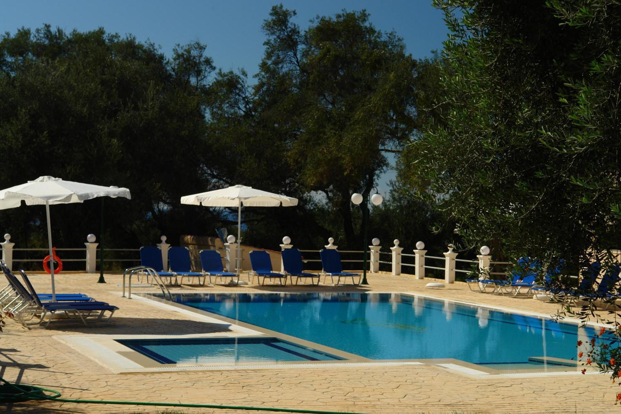 Prasoudopetra * Agios Matthaios (Corfu)