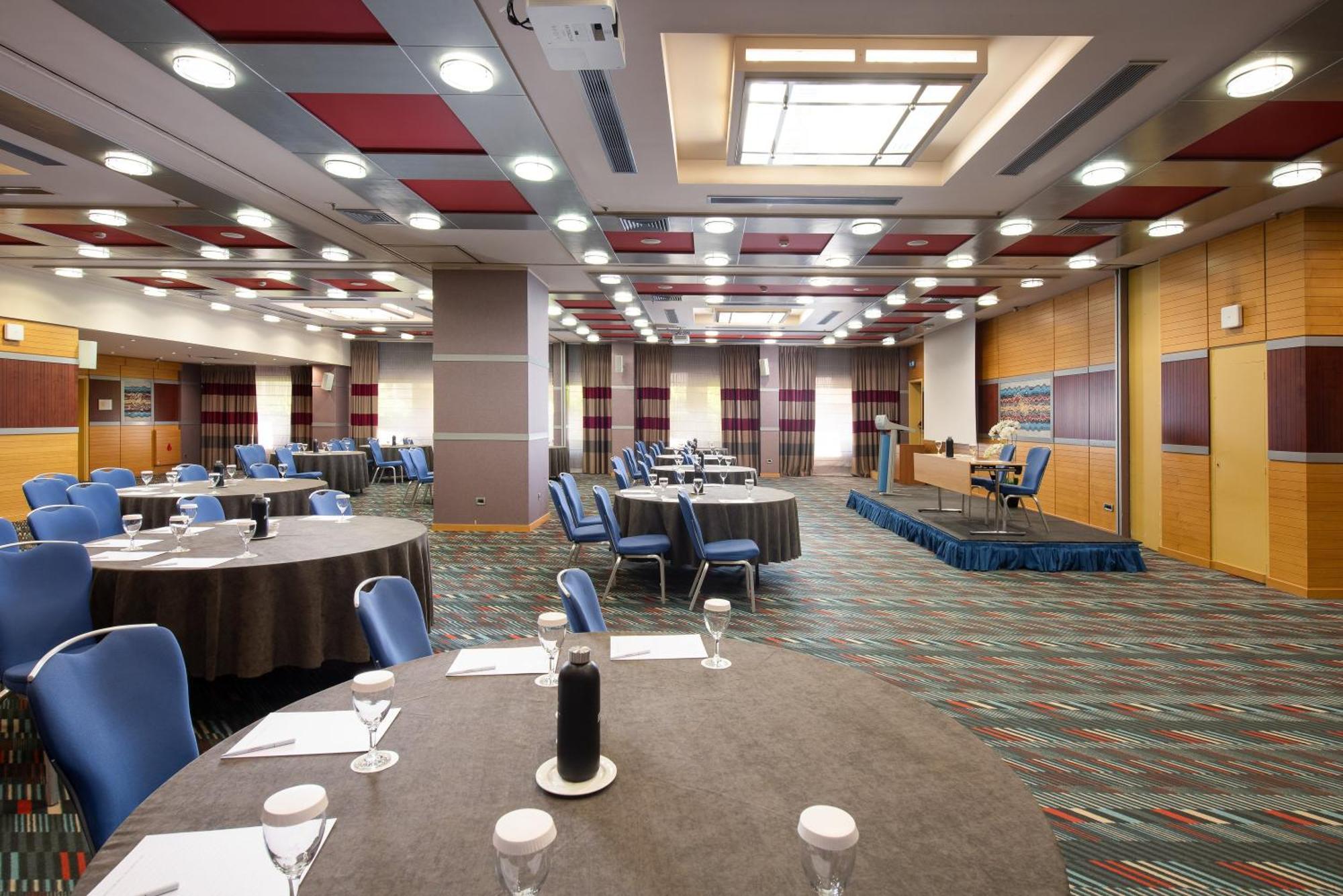 Crowne Plaza Centre By Ihg Hotel