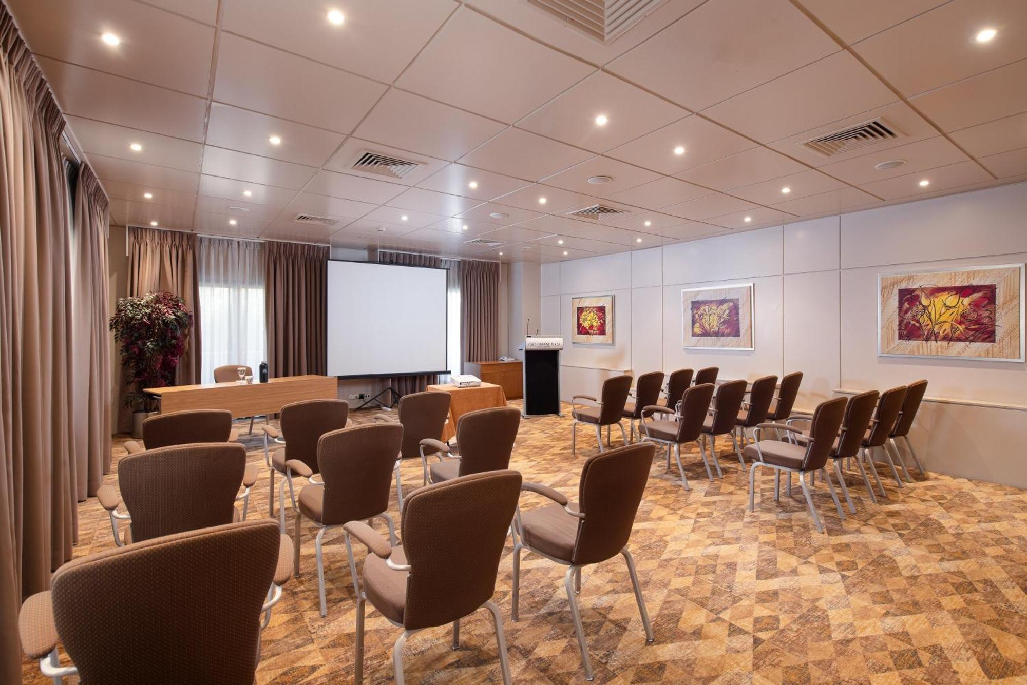 Crowne Plaza Centre By Ihg 5*