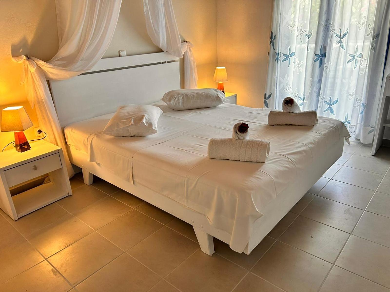 Apartment Dreams - Katelios,santa Barbara