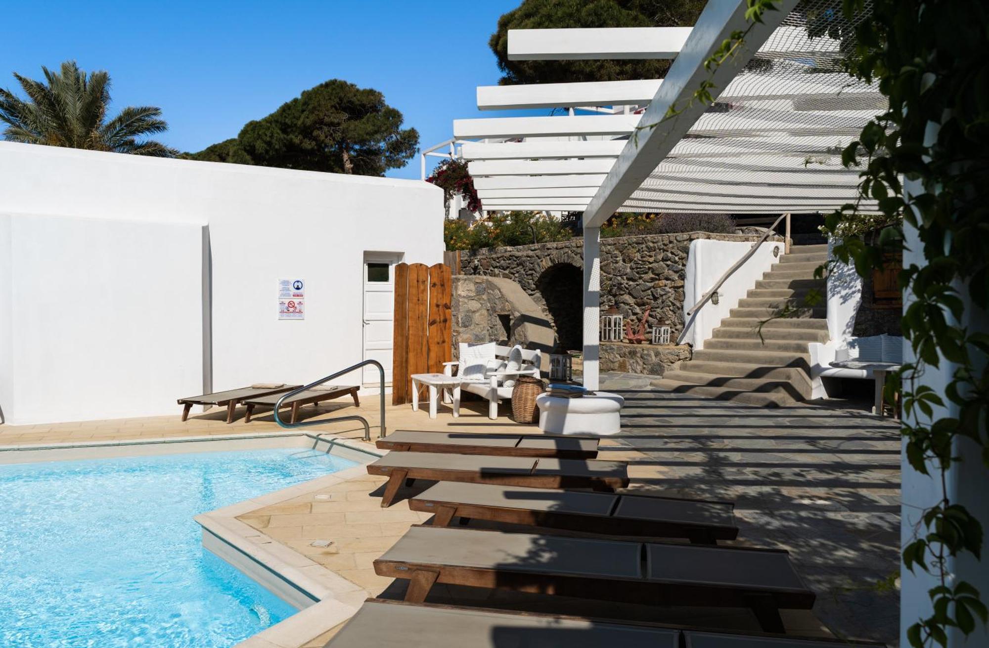 Rhenia Hotel Tourlos