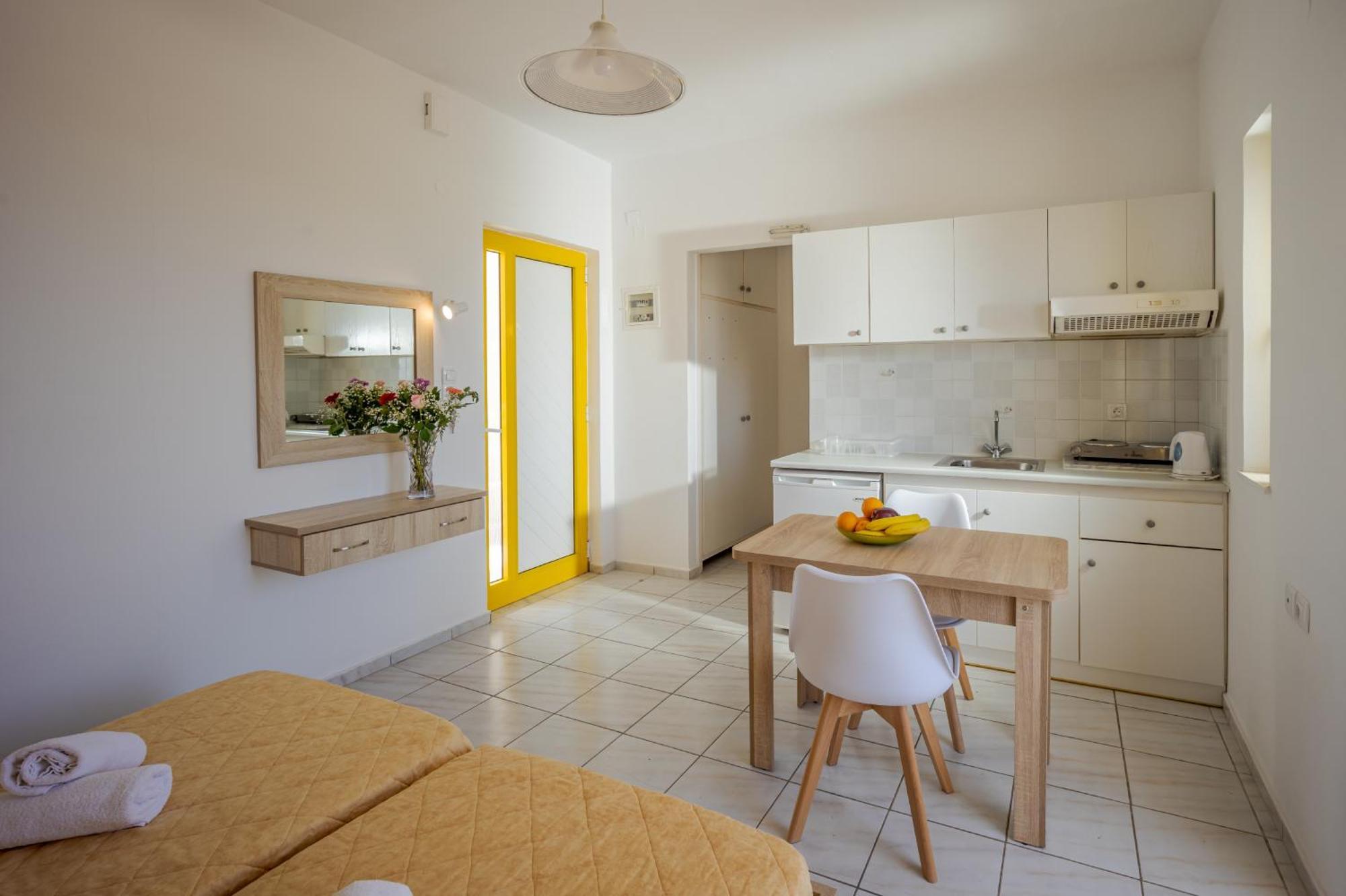 Aparthotel Cosmi Apts By Estia