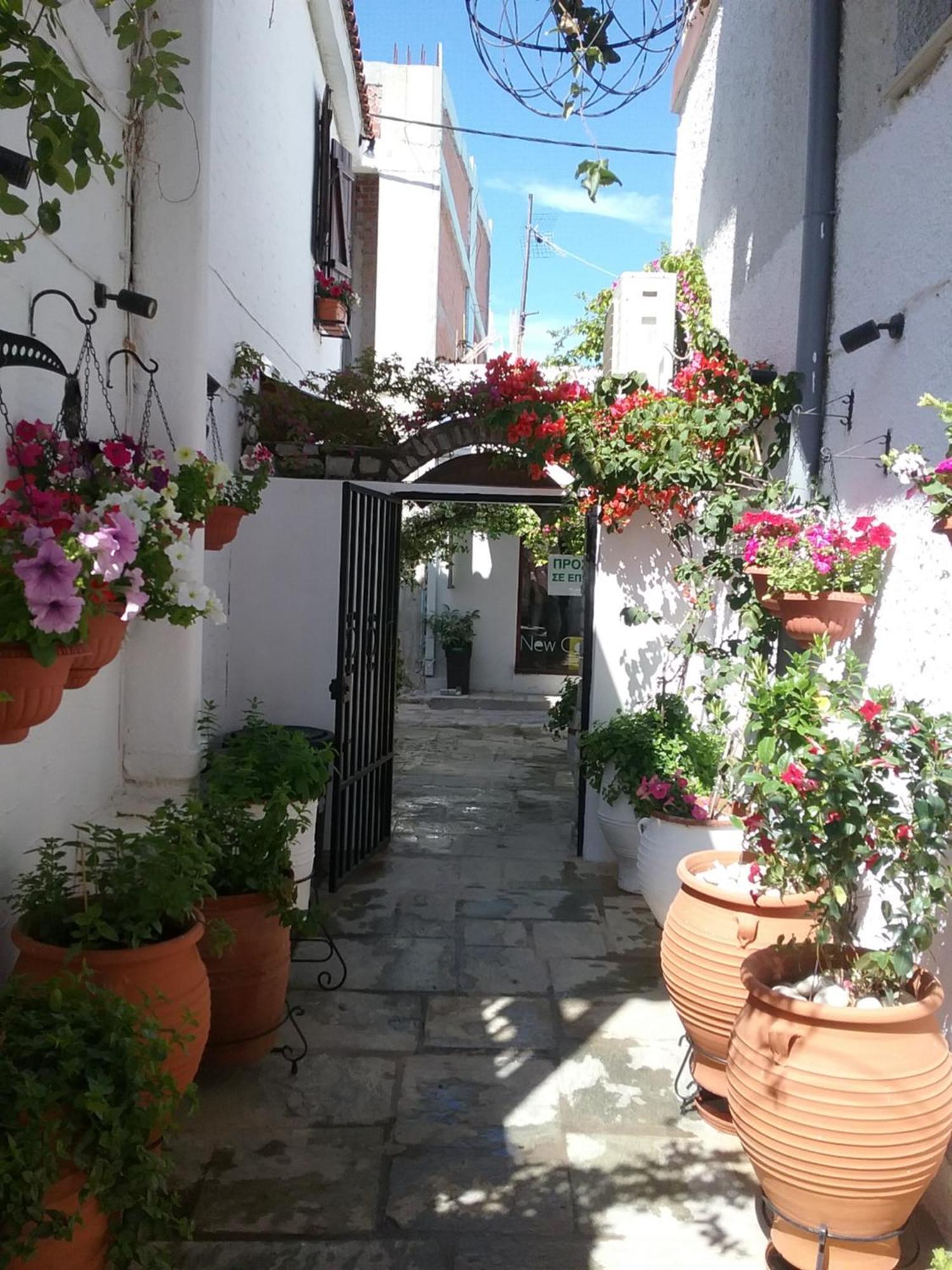 Mouria Hotel *
