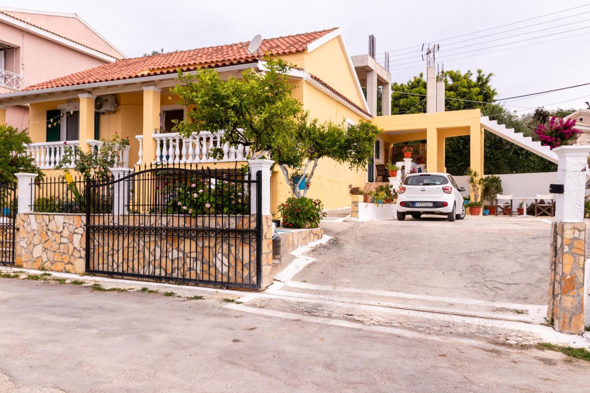 Dimitris House Apartment