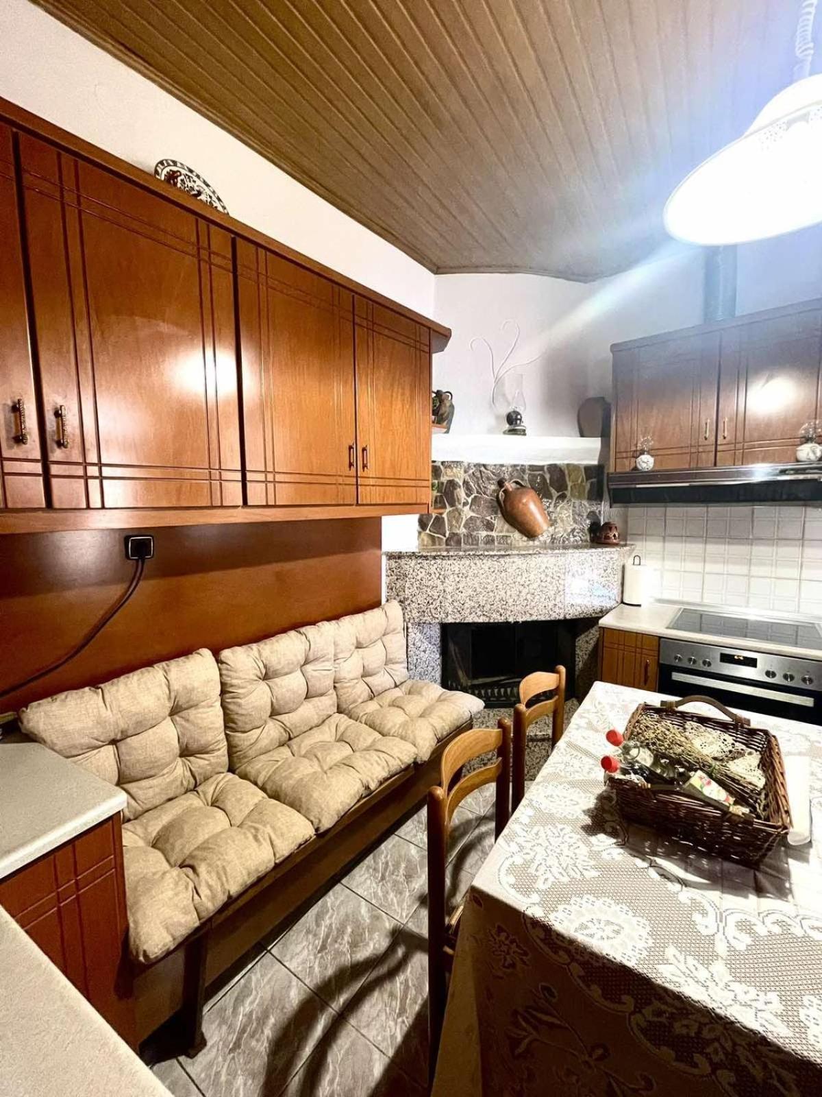 Trachos Traditional House * Salakos