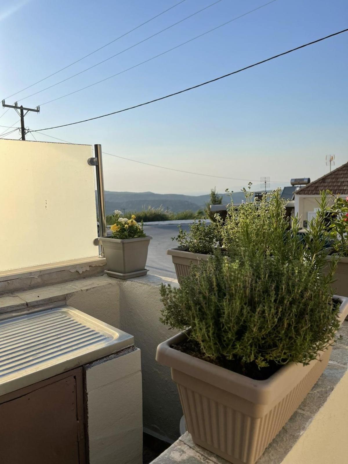 Trachos Traditional House Salakos