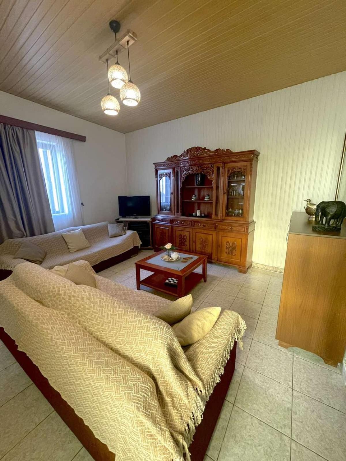 Trachos Traditional House * Salakos