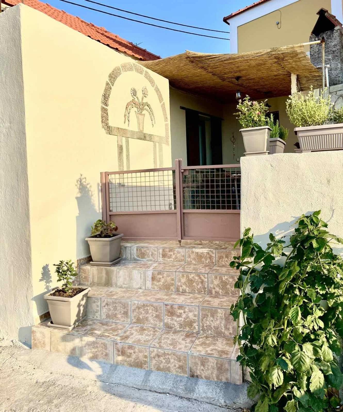 Trachos Traditional House Salakos