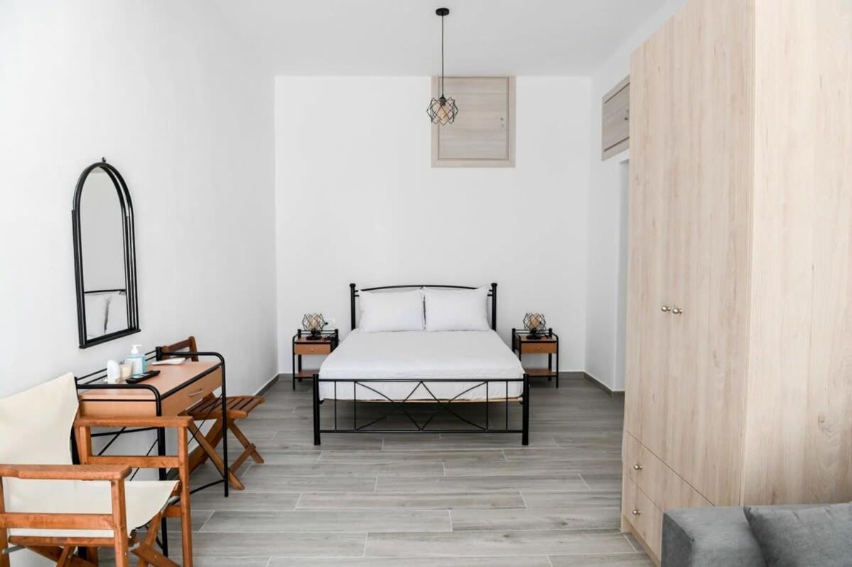 Dreamy Santorini Studio Just 50m From The Perissa (Santorini)