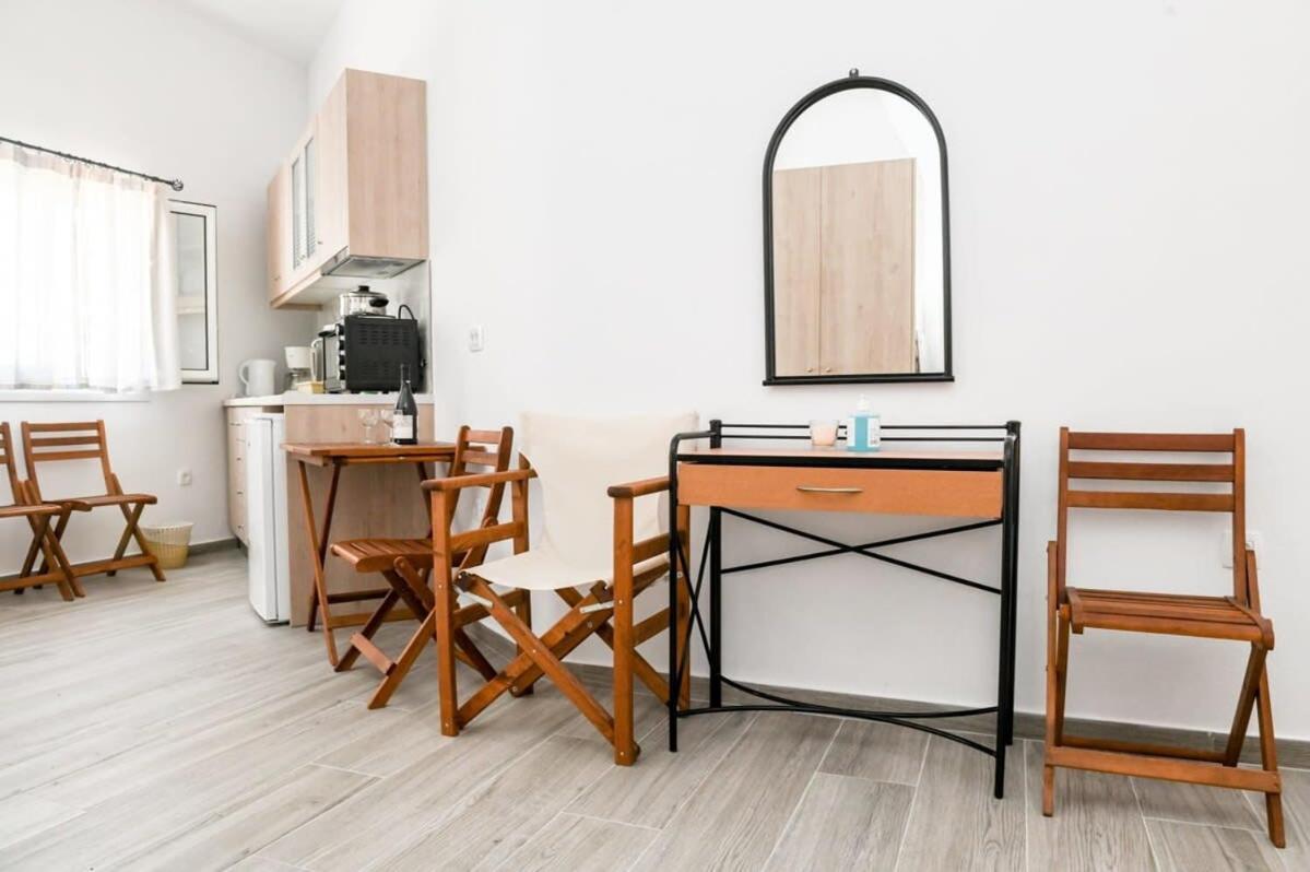 Dreamy Santorini Studio Just 50m From The Perissa (Santorini)