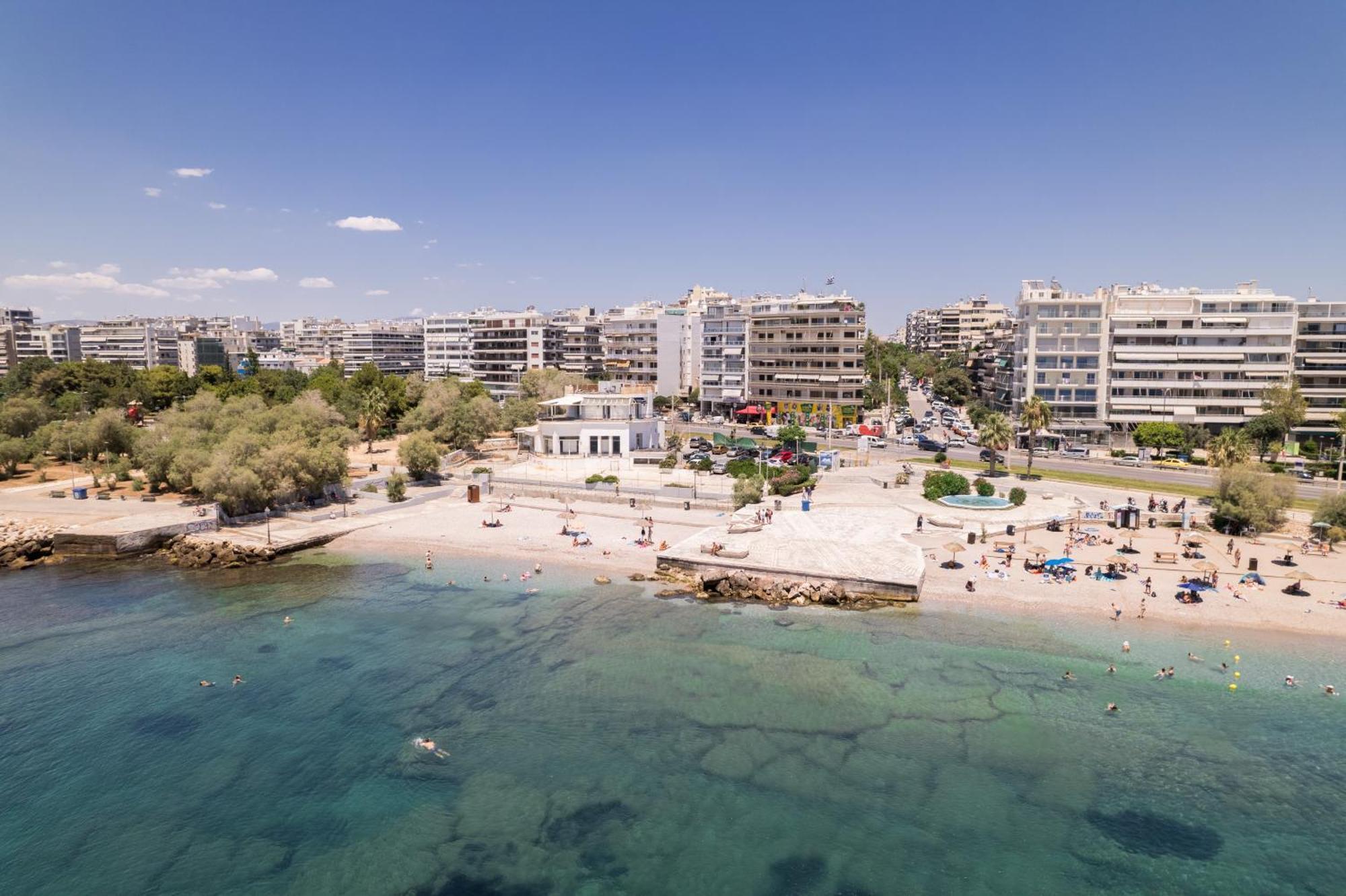 Riviera, Seaview, Beachfront, Lux On Starbucks Building