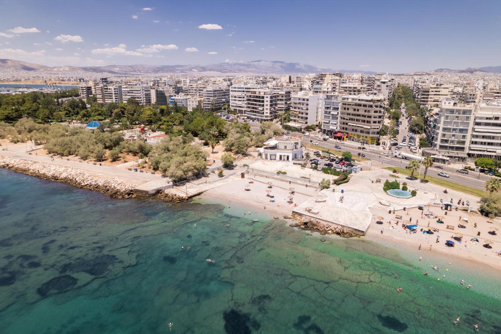 Riviera, Seaview, Beachfront, Lux On Starbucks Building
