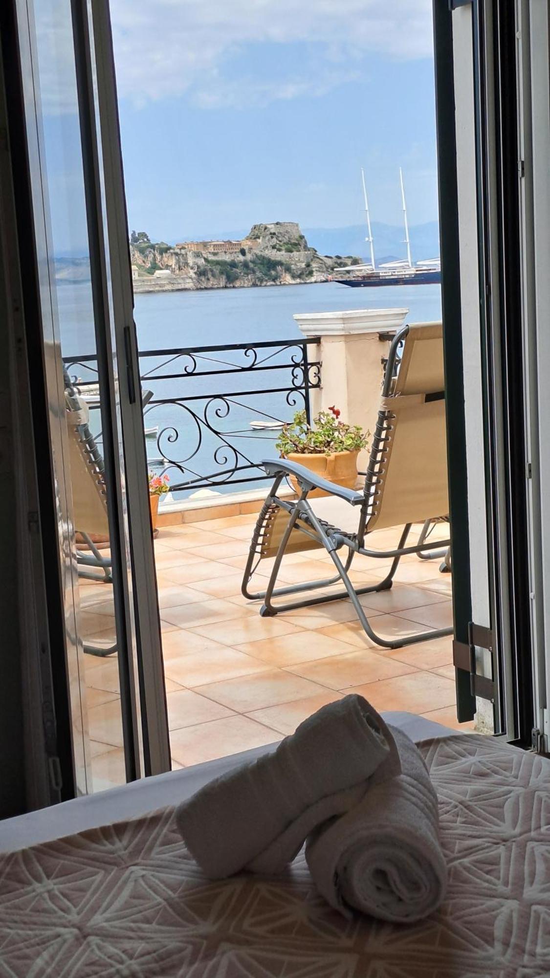 Garitsa Bay * Corfu (city)
