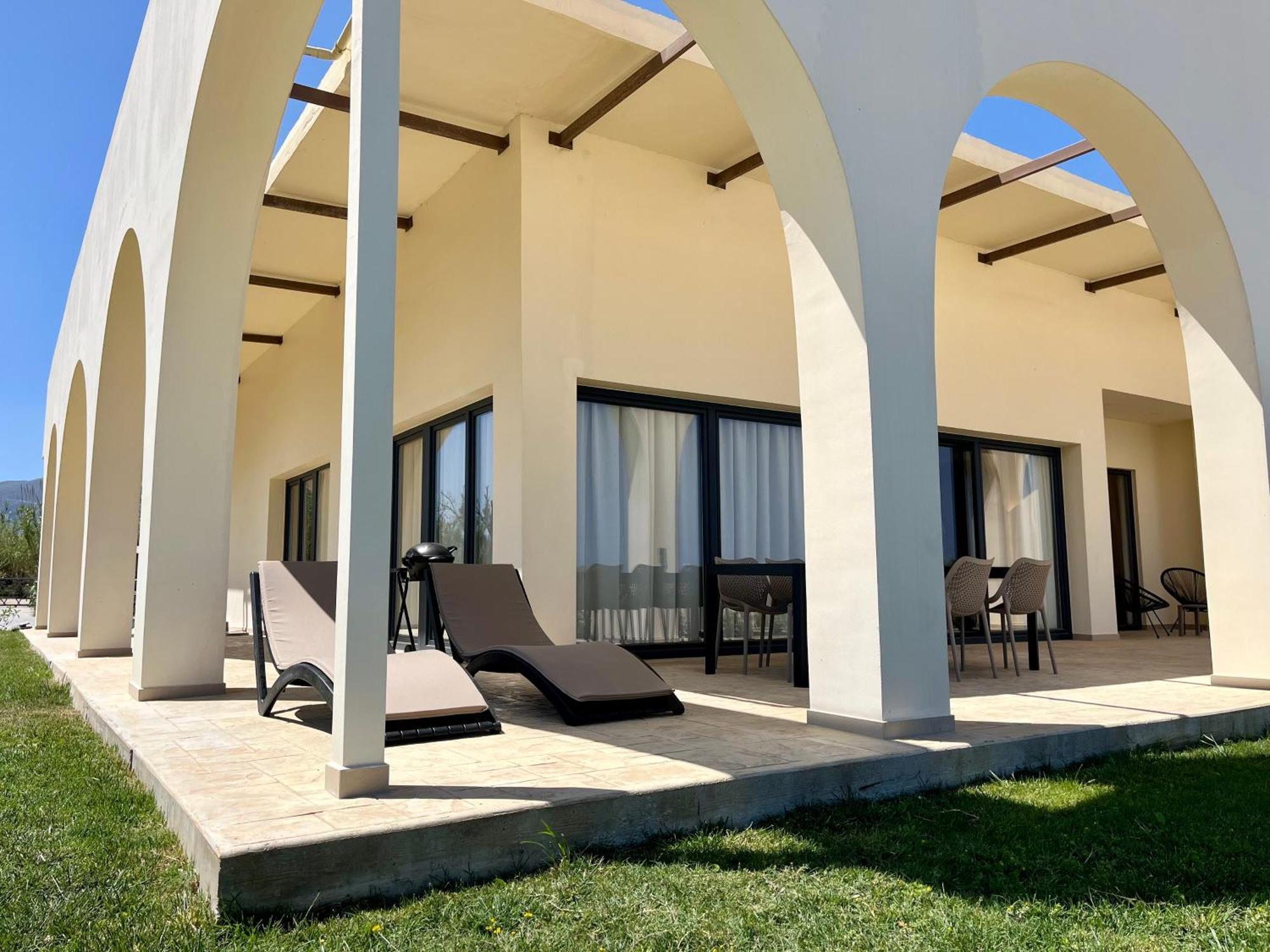 Selena Front Loft - With Private Pool & Garden Villa