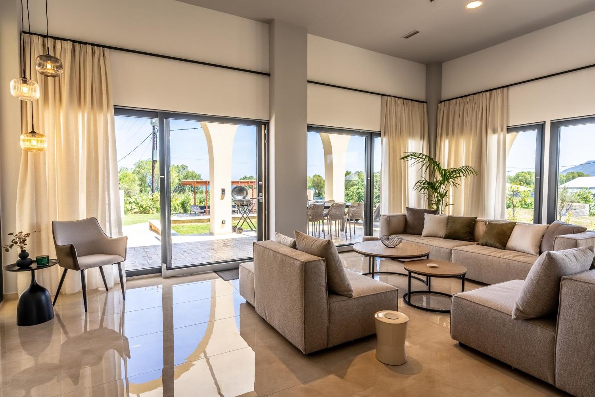 Selena Front Loft - With Private Pool & Garden Villa