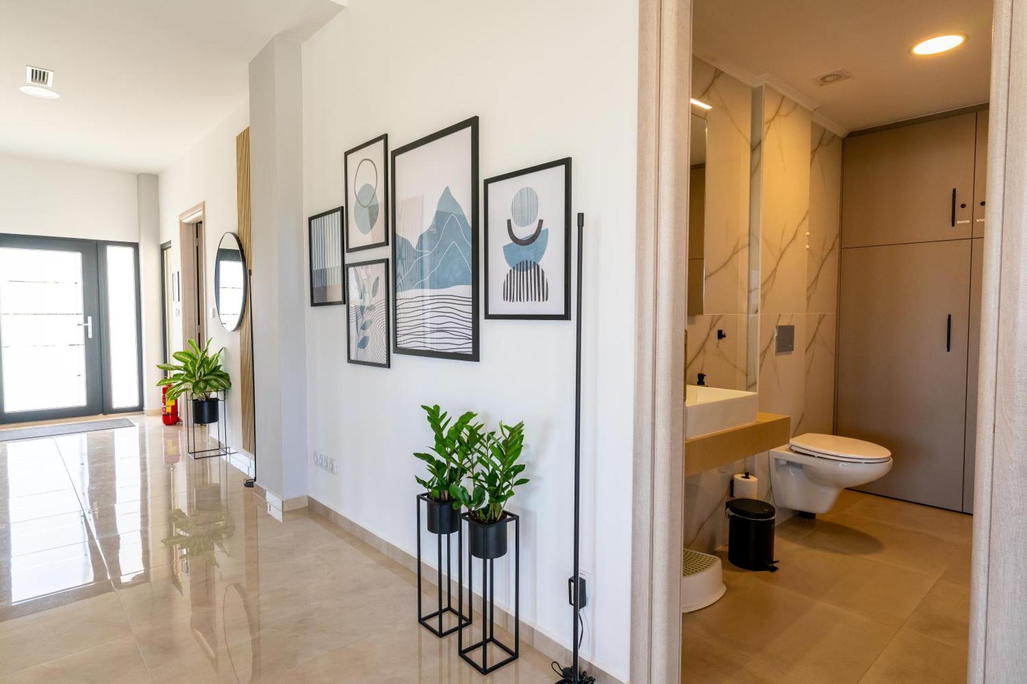 Villa Selena Front Loft - With Private Pool & Garden *