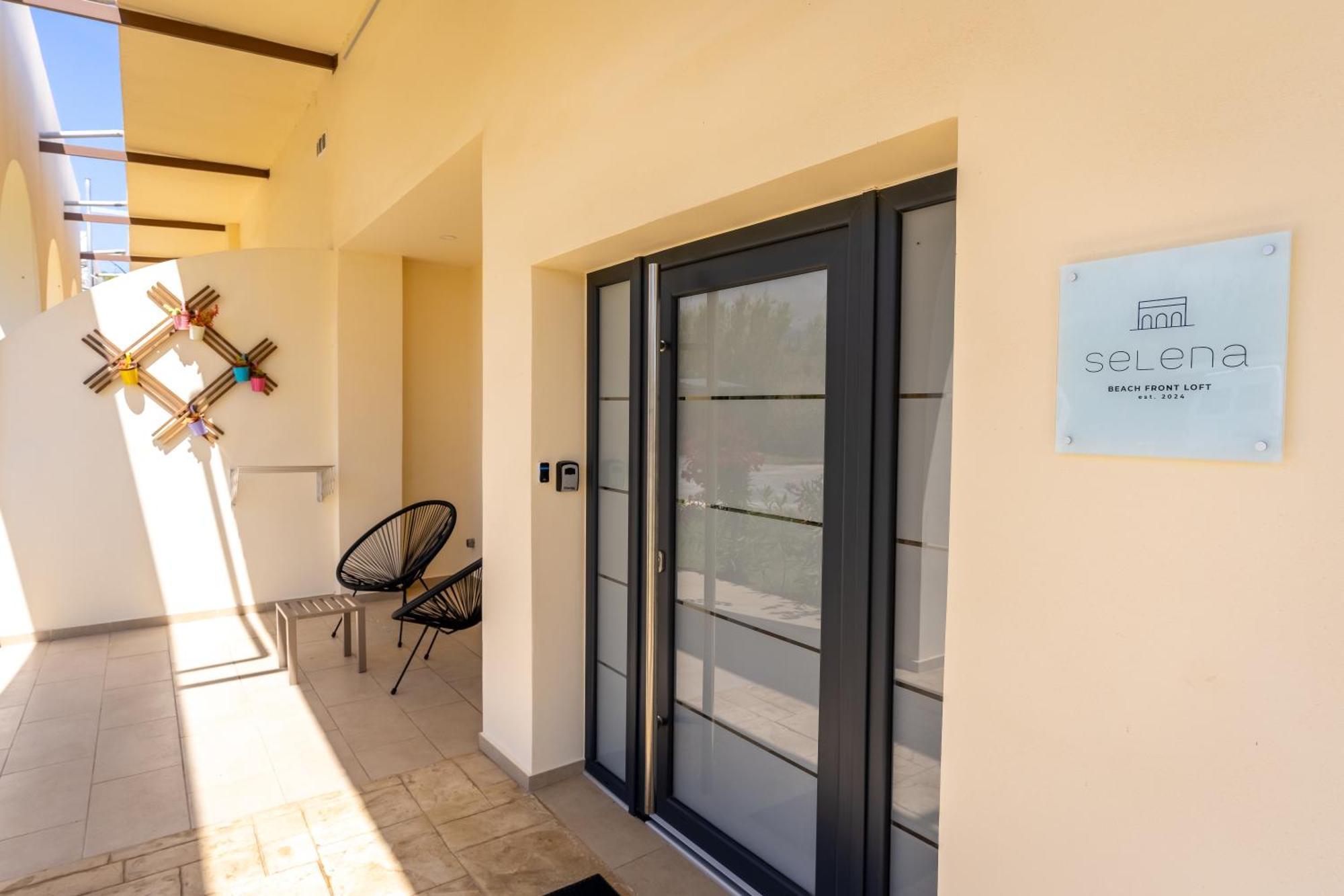 Selena Front Loft - With Private Pool & Garden *