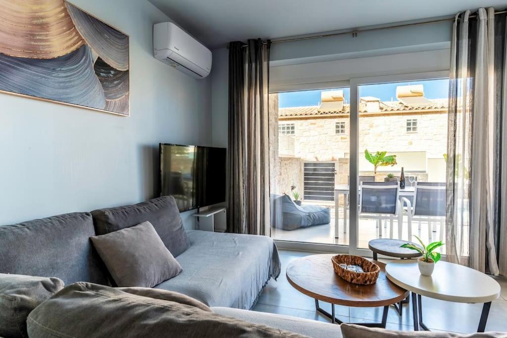 Zefyros , Seafront Retreat ! Holiday home