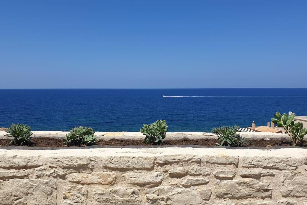 Holiday home Zefyros , Seafront Retreat ! Panormos (Crete)