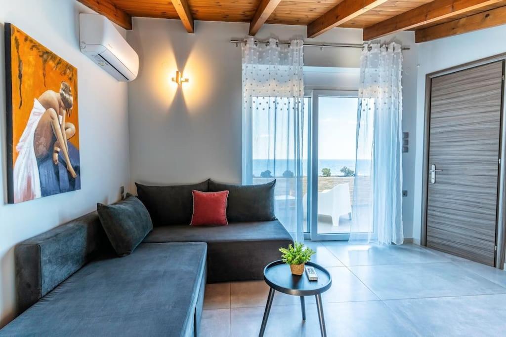 Zefyros , Seafront Retreat ! Panormos (Crete)