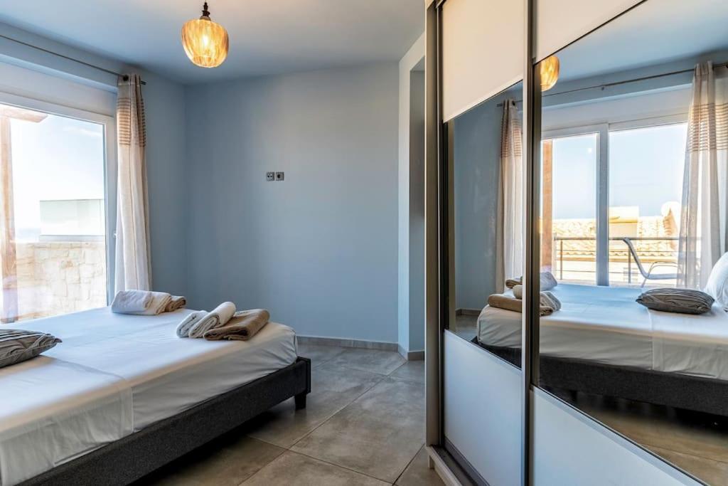 Zefyros , Seafront Retreat ! Holiday home Panormos (Crete)