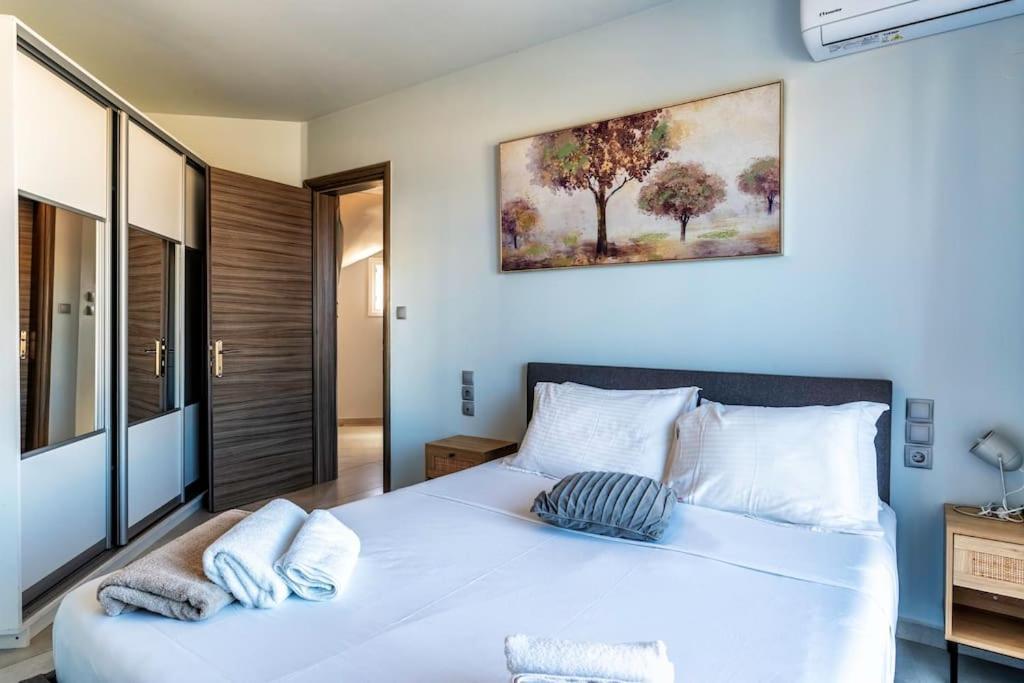 Zefyros , Seafront Retreat ! Holiday home