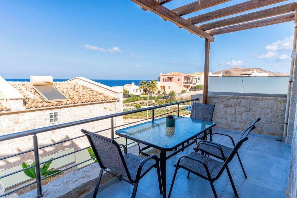 Holiday home Zefyros , Seafront Retreat ! Panormos (Crete)