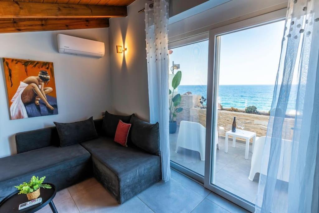 Zefyros , Seafront Retreat ! Panormos (Crete)