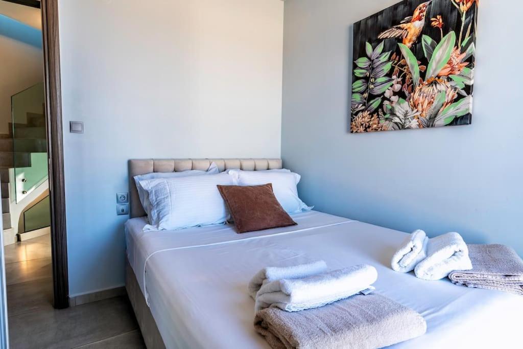 Holiday home Zefyros , Seafront Retreat ! Panormos (Crete)