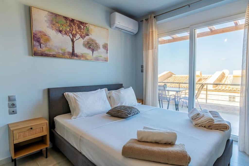 Zefyros , Seafront Retreat ! *