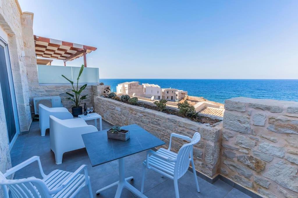 Zefyros , Seafront Retreat ! *