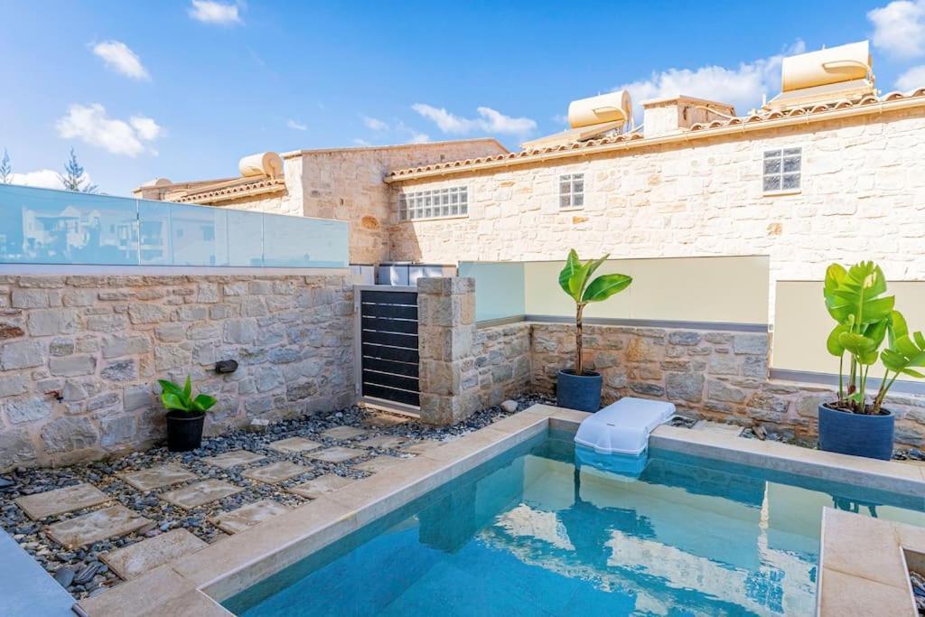 Holiday home Zefyros , Seafront Retreat !