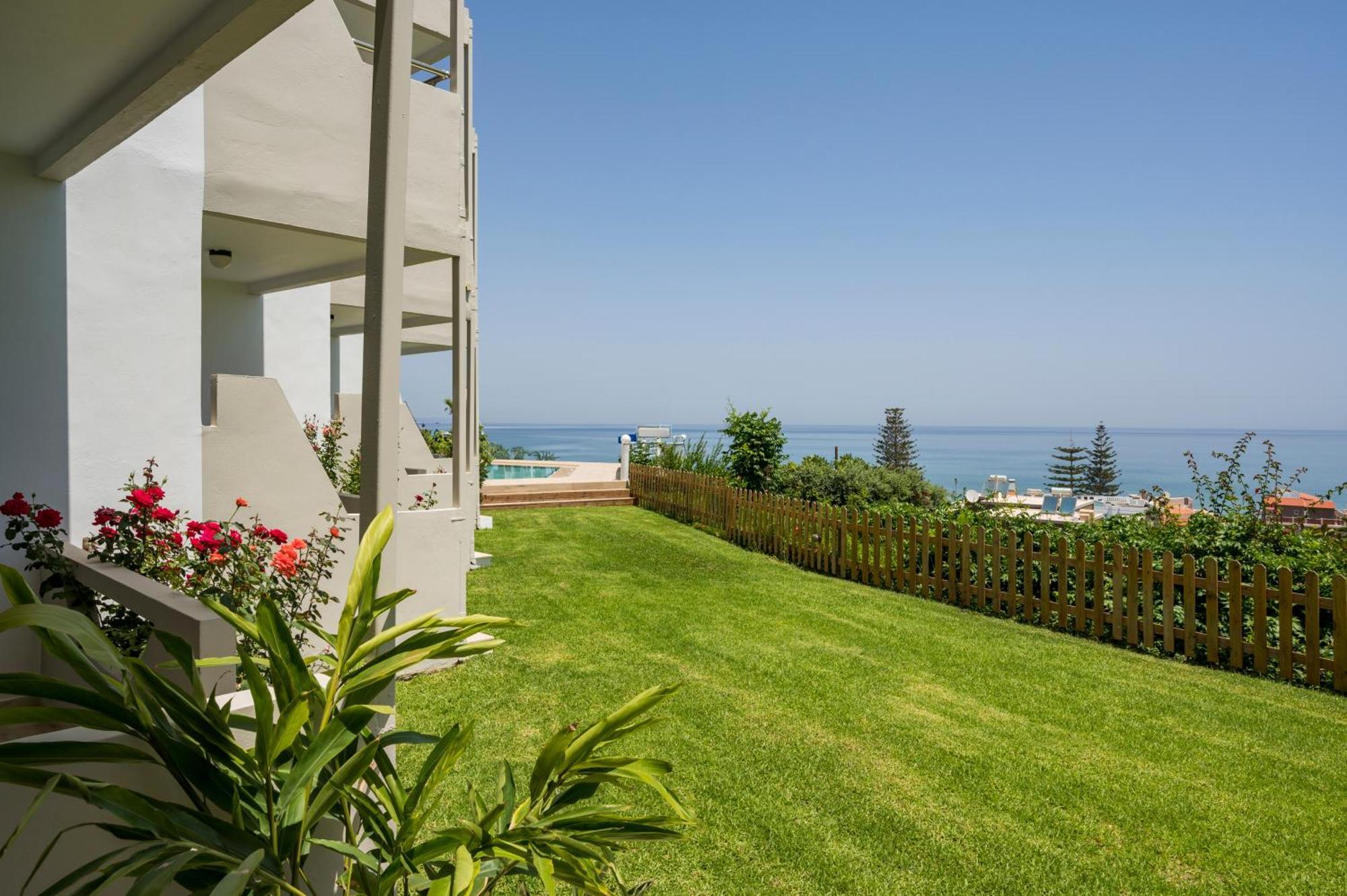 Hermes Sea View Aparthotel 3*