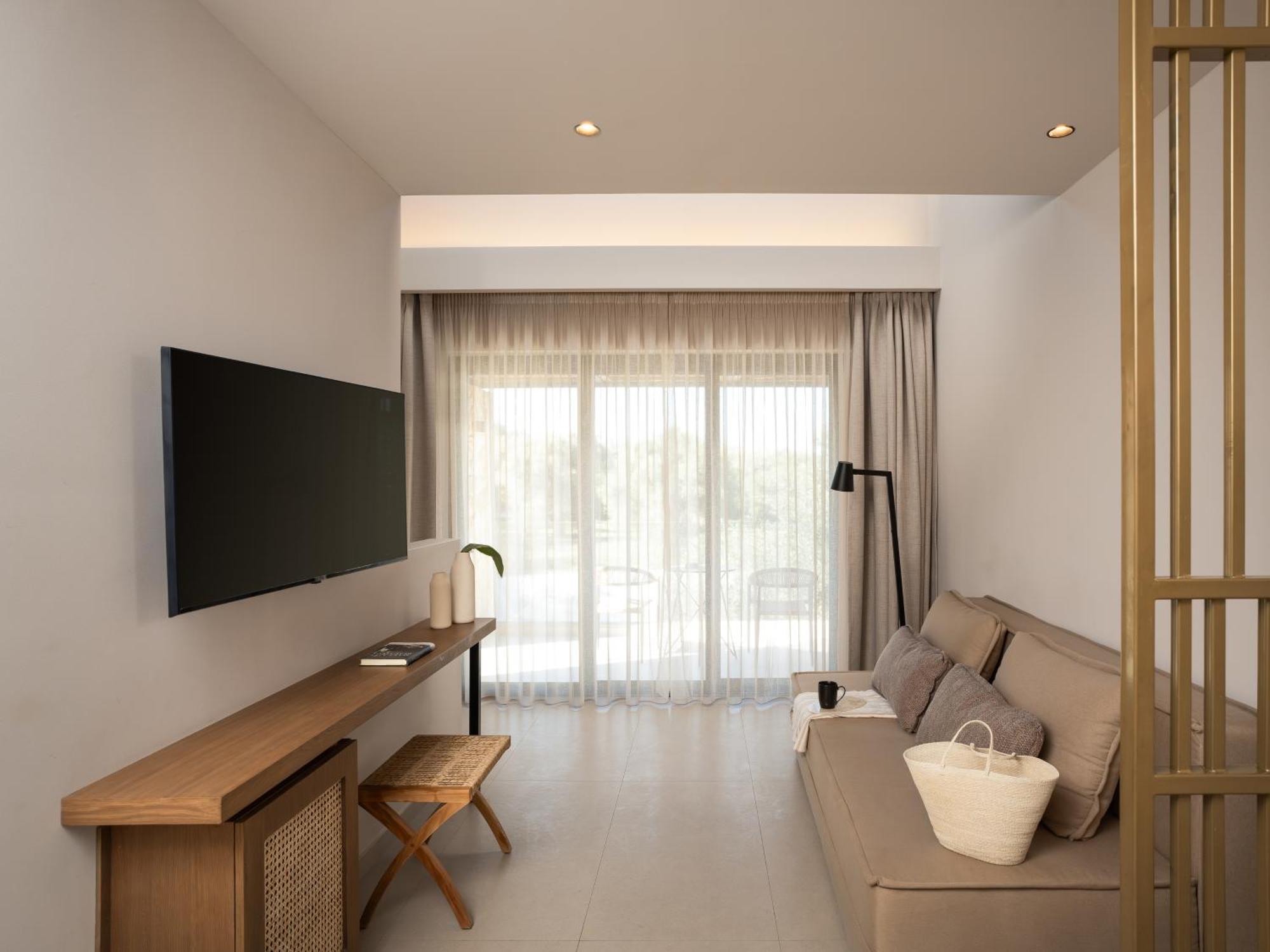 Ekati Mare Lifestyle Hotel 4*