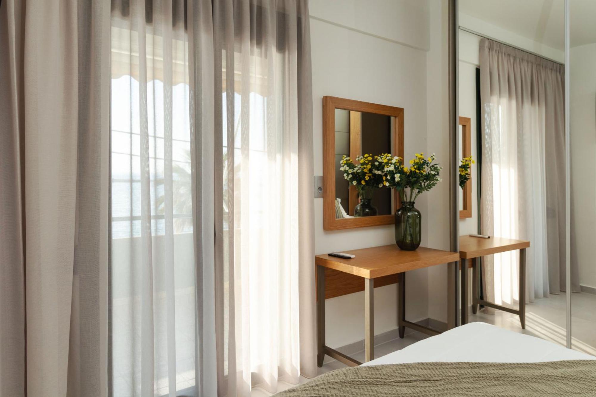 Elia Deluxe Apartment *
