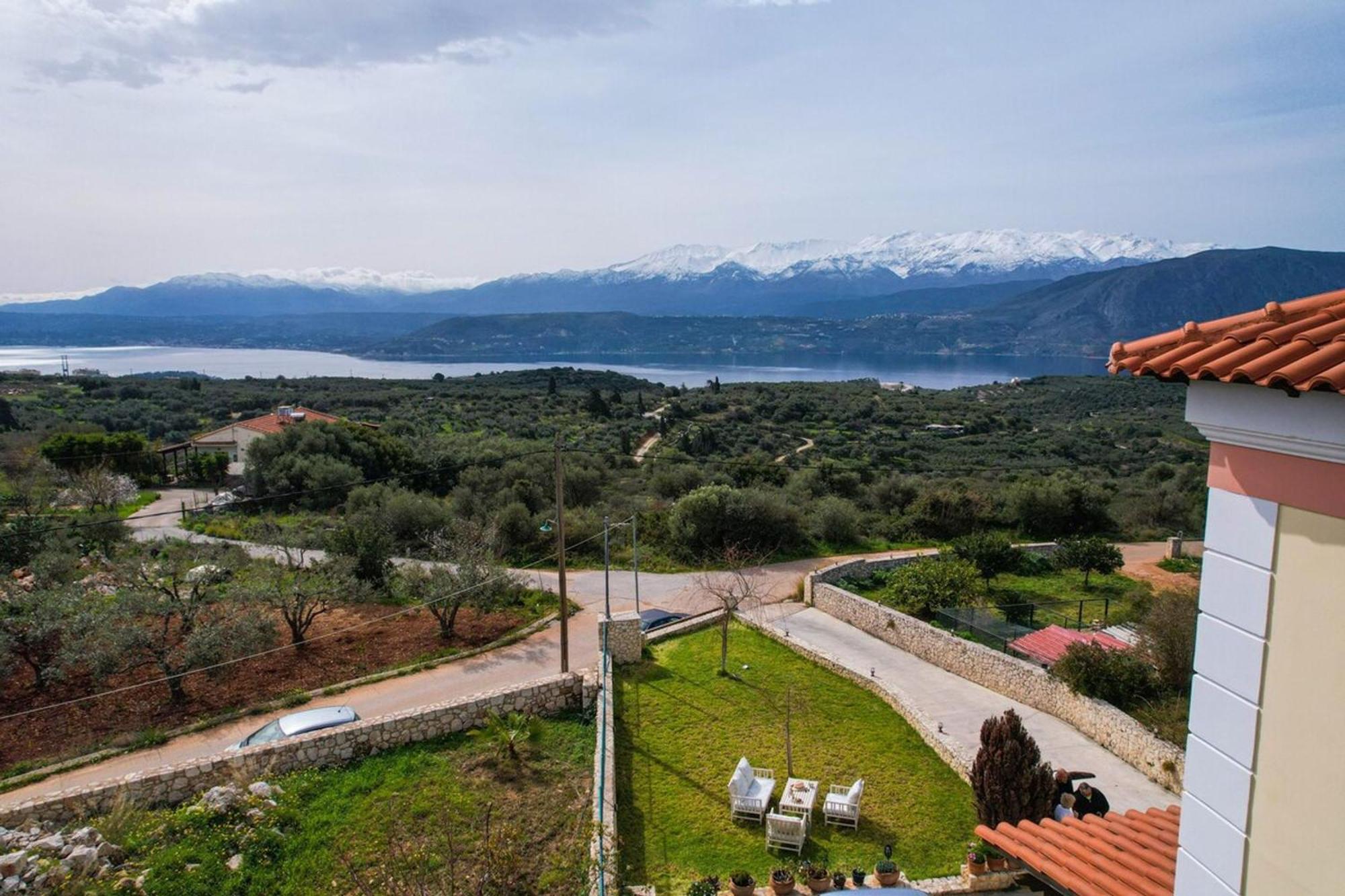 Aitheras With Sea Views And Garden Villa