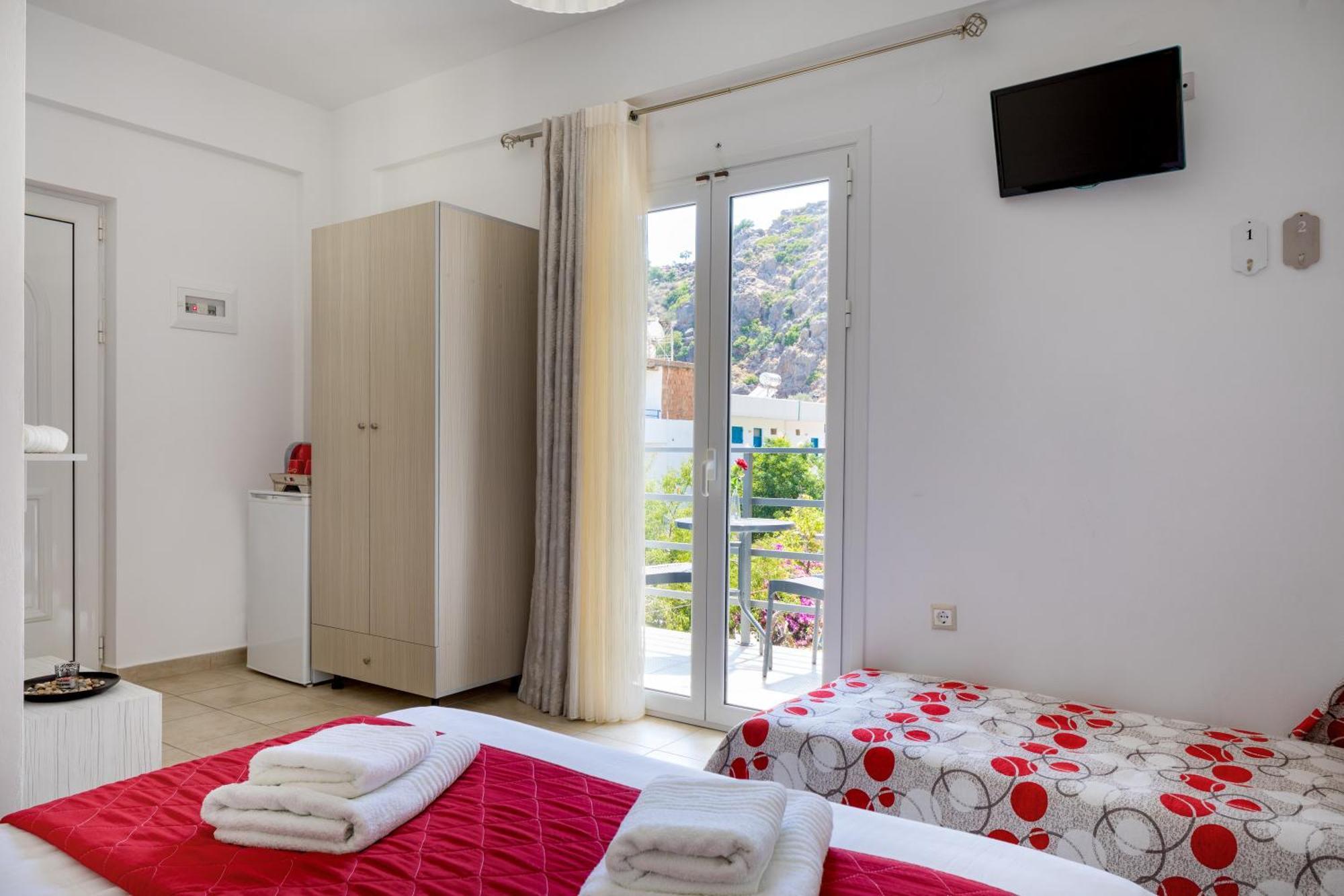 Hotel John Akroyiali Loutro