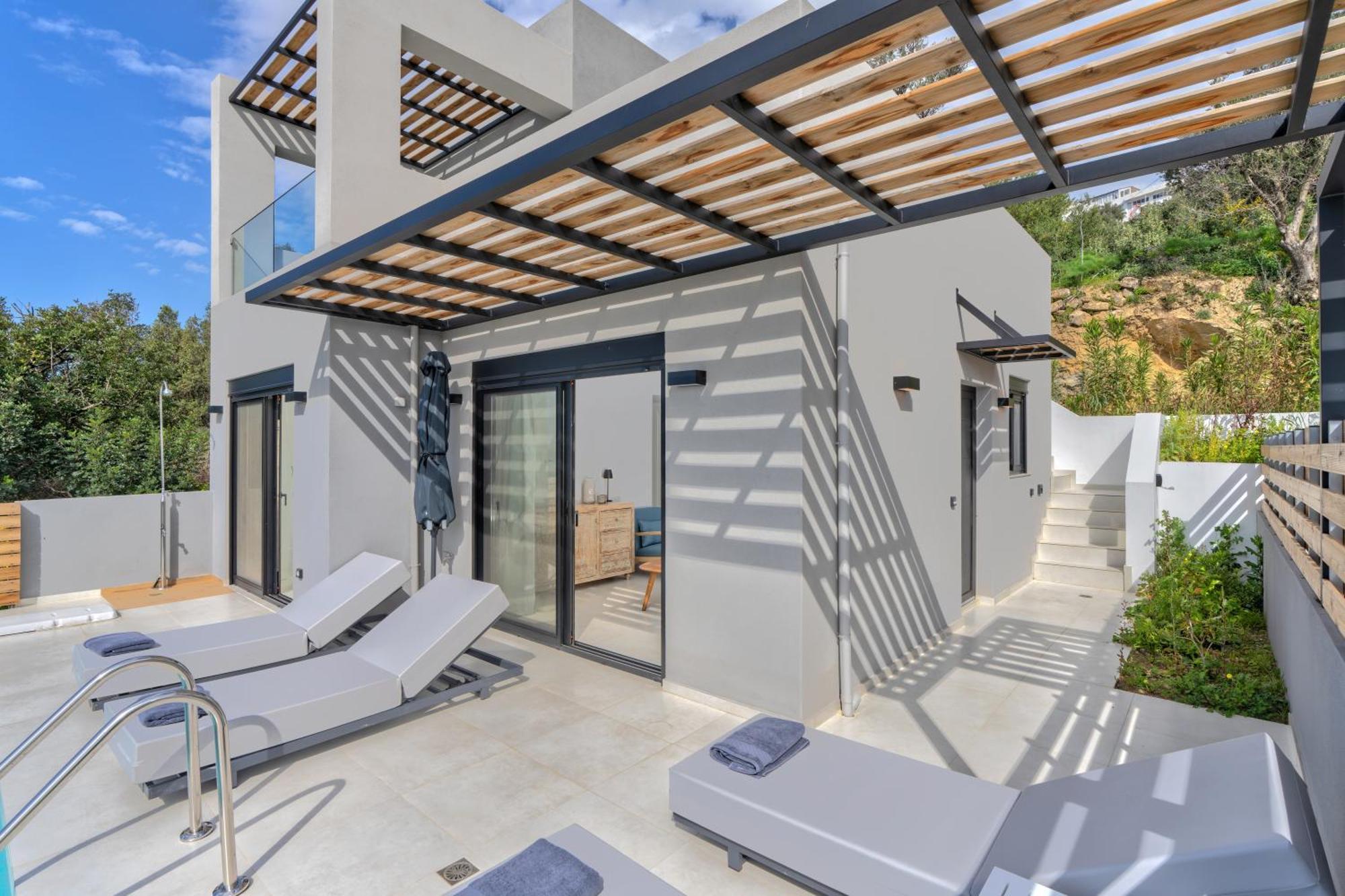 April, Seaview And Pool Villa