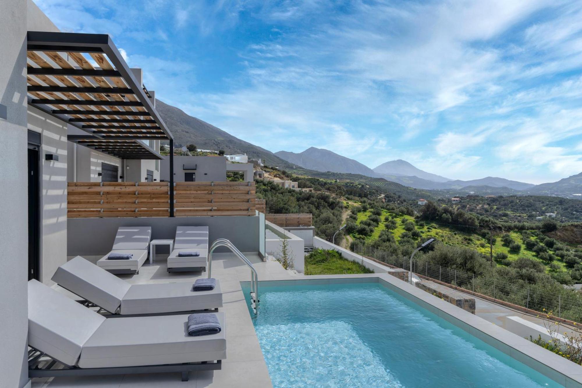 April, Seaview And Pool Villa Mariou