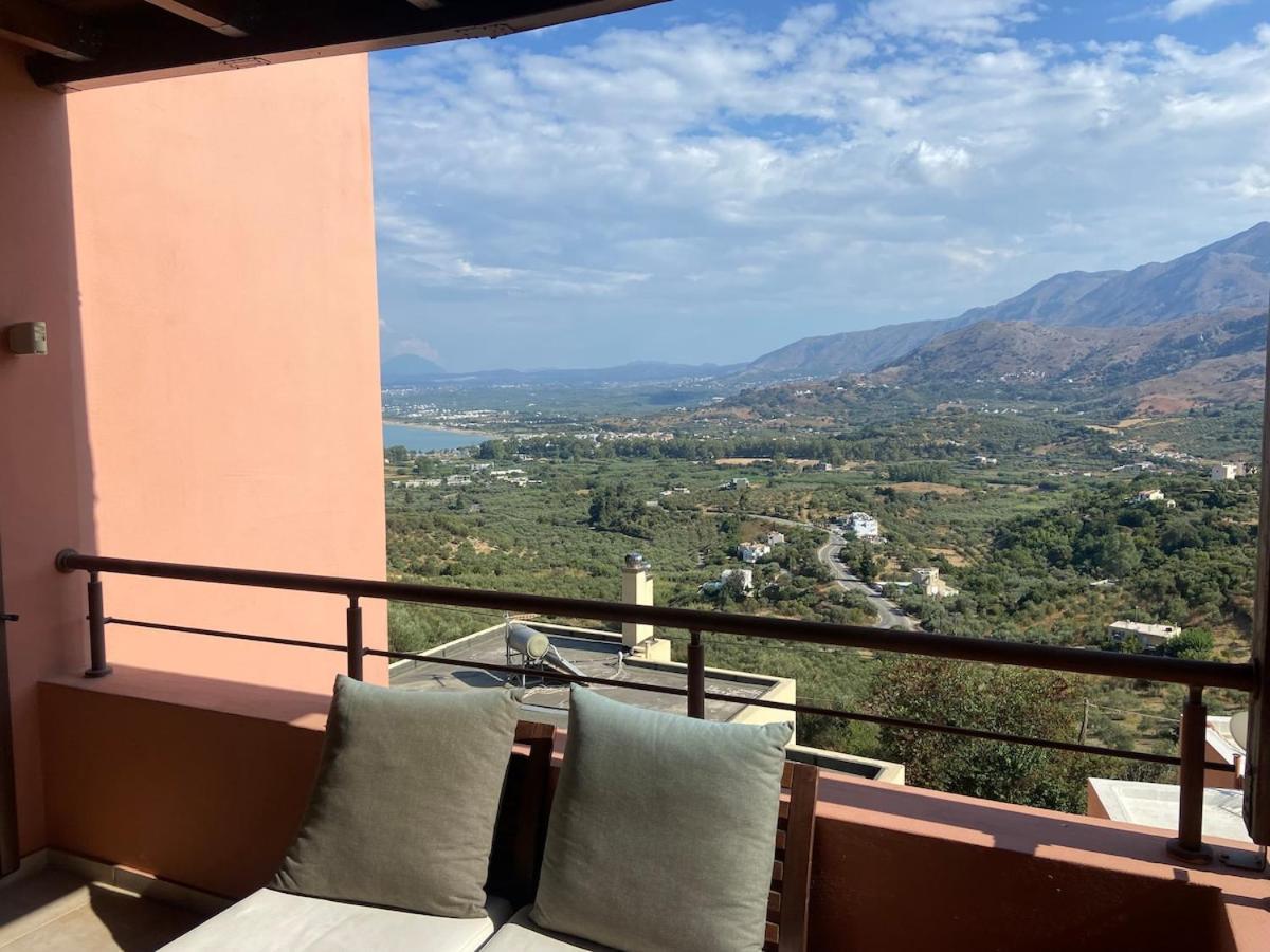 Apartment With Fantastic View Exopoli