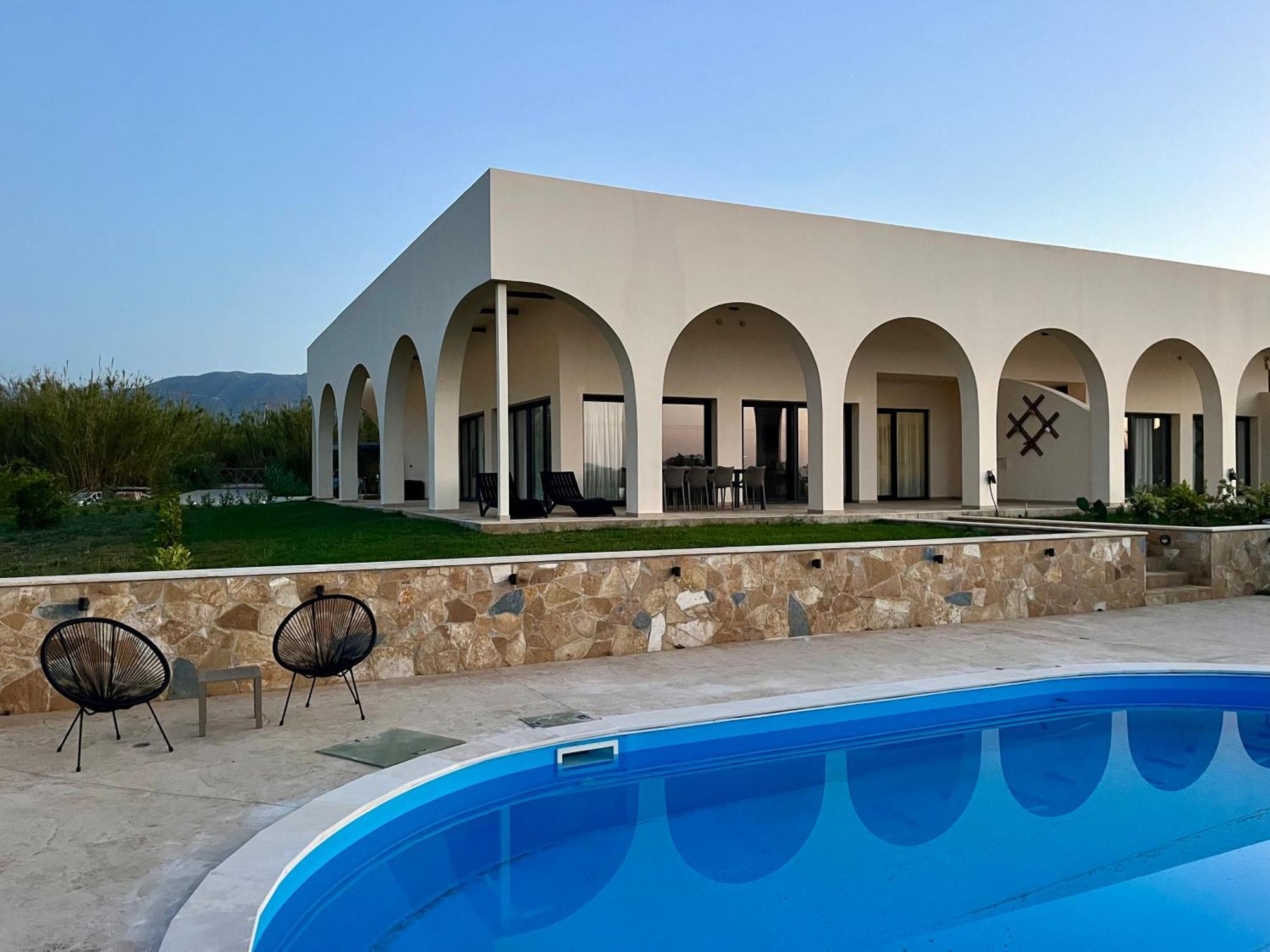 Villa Selena Front Loft - With Private Pool & Garden