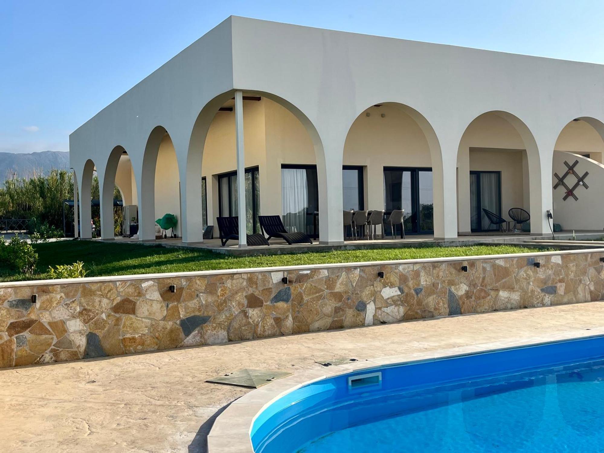 Villa Selena Front Loft - With Private Pool & Garden *