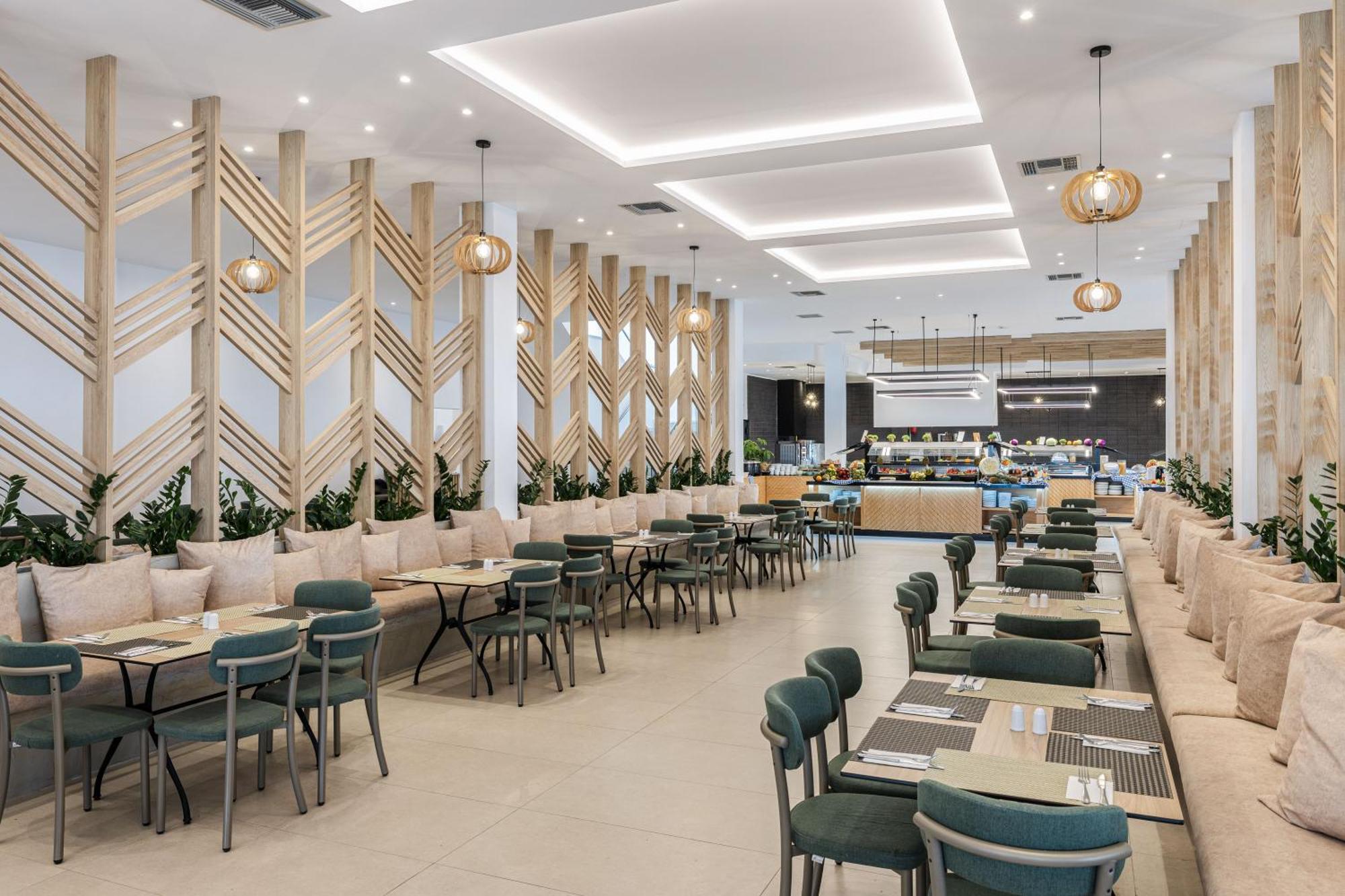 White Olive Marine Aquapark Hotel