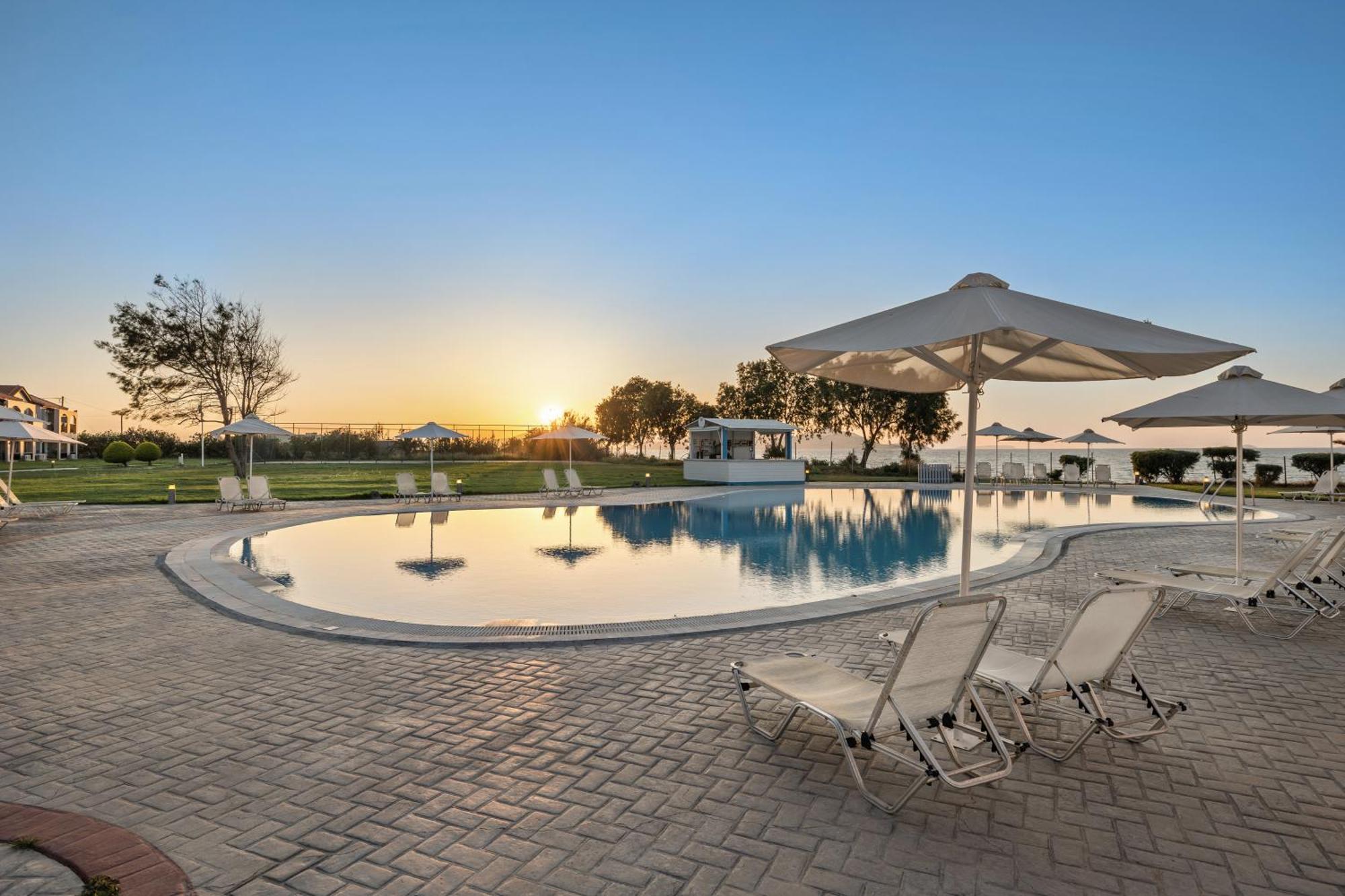 White Olive Marine Aquapark Hotel