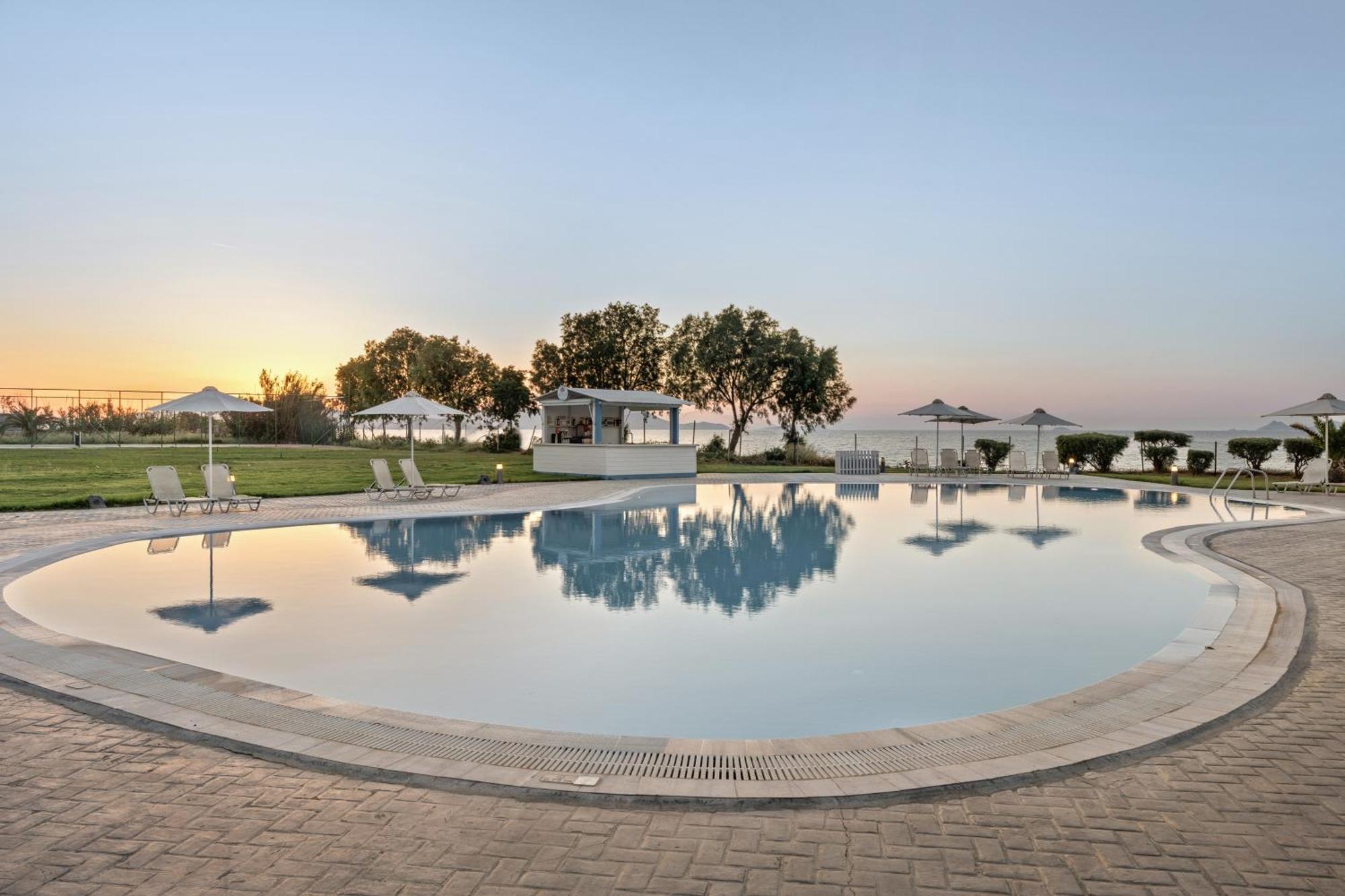 White Olive Marine Aquapark 4*