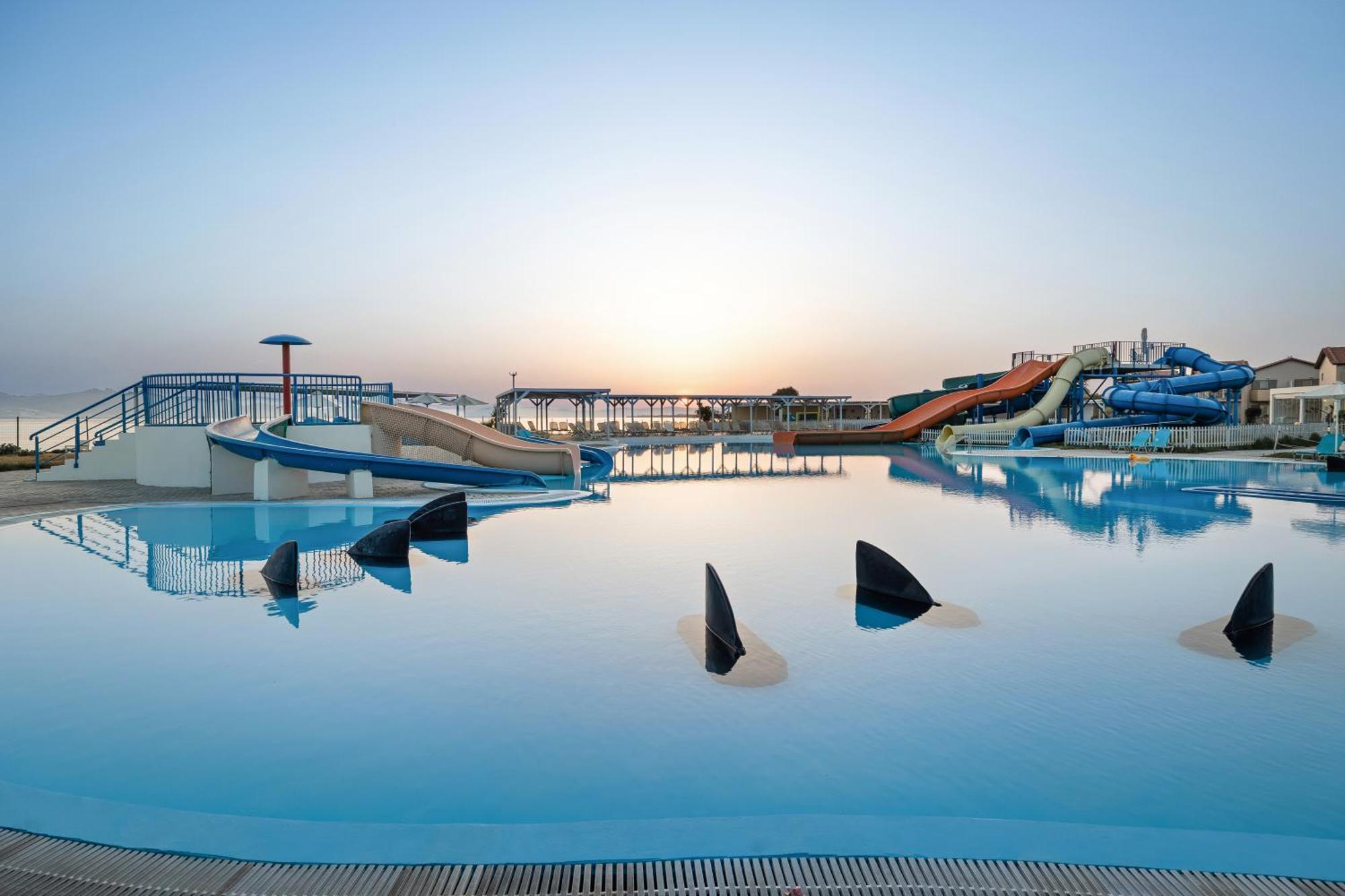 White Olive Marine Aquapark Hotel