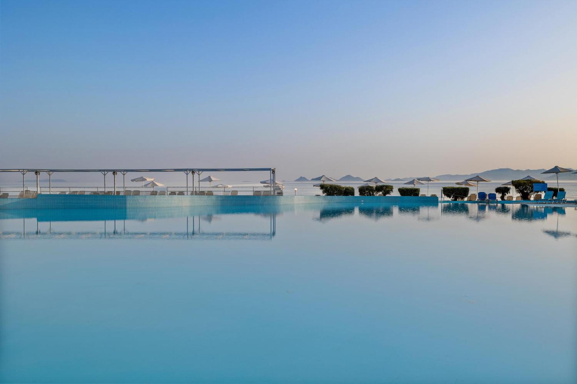 White Olive Marine Aquapark Hotel 4*